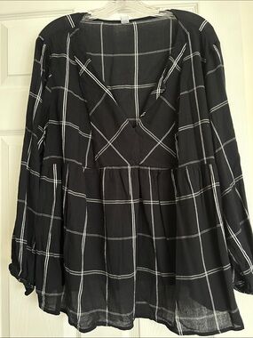 Old Navy Black Windowpane V-Neck Peplum Blouse